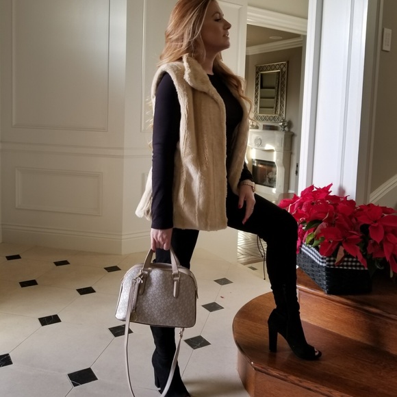 Meet your Posher, Elizabeth - Picture 1 of 1